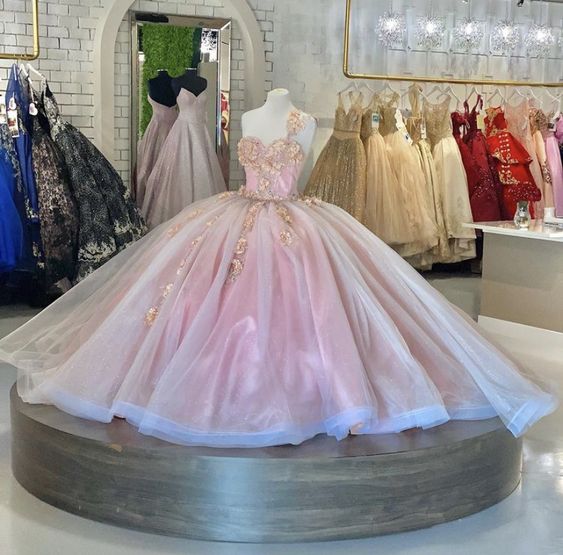 Elegant hotsell boutique quinceanera