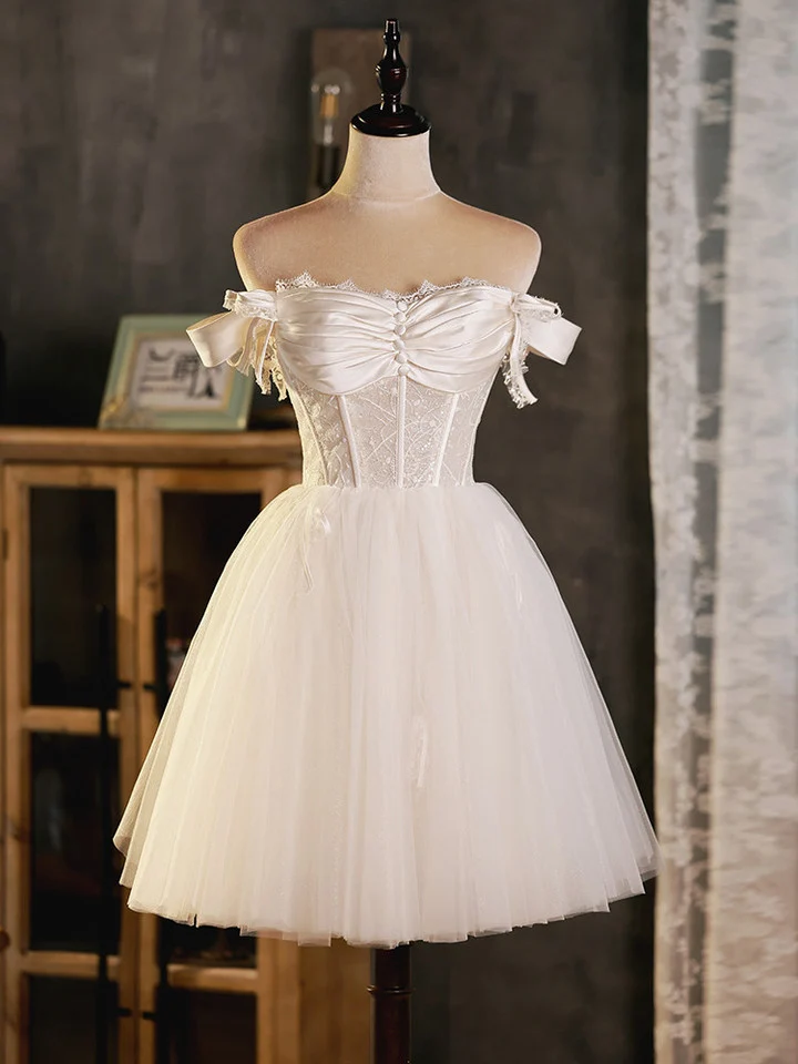 Cute White Tulle Sweetheart Beaded Homecoming Dress, White Short Graduation Dresses Y1966