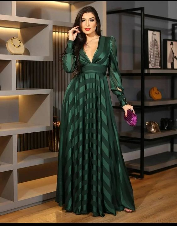 Charming Green Deep V Neck Evening Dress With Long Sleeves  Y6283