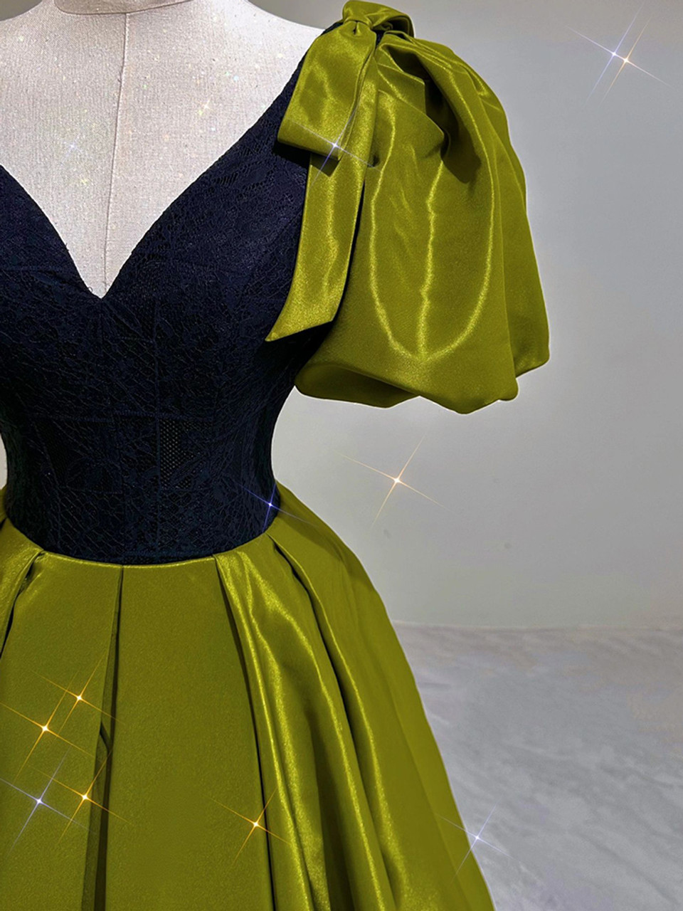 Sexy Green Satin V Neck Puff Sleeves Prom Dress Brithday Ball Gown Party Dress Y7600