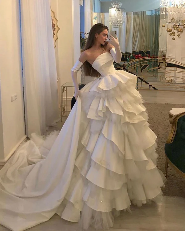 Gorgeous A Line Strapless White Long Wedding Gown Elegant Layered Ruffles Prom Evening Dress Y7632