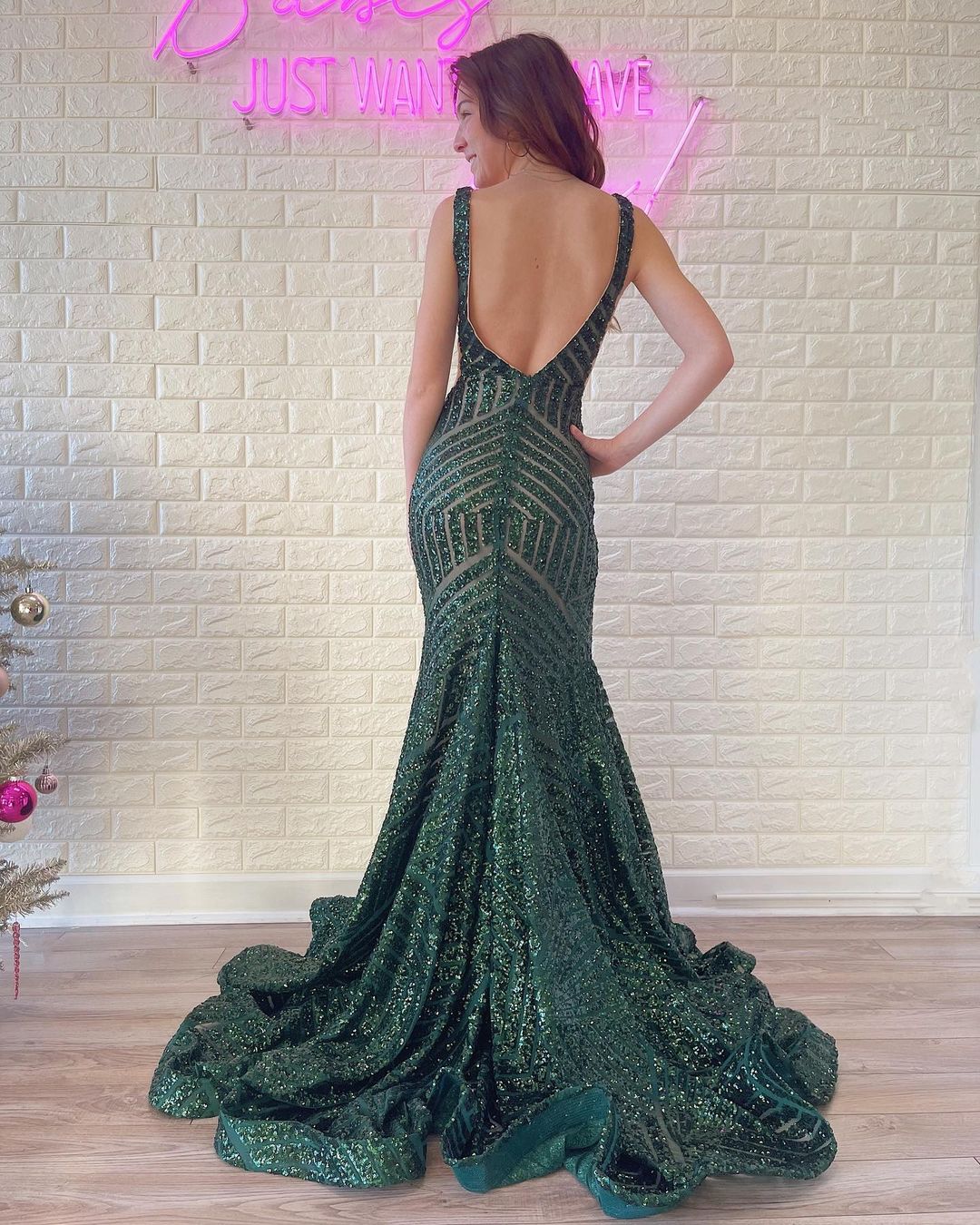 Cute Sparkly Mermaid V Neck Dark Green Sequins Prom Dresses Y1844